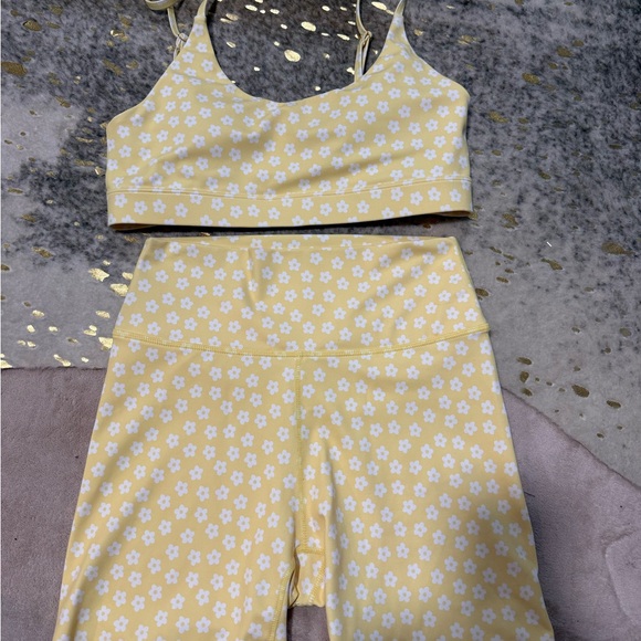 Wilo The Label Other - Yellow Floral Crop Top & High-Waist Biker Short Set